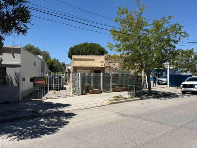 Avda. Hipólito Irigoyen 780